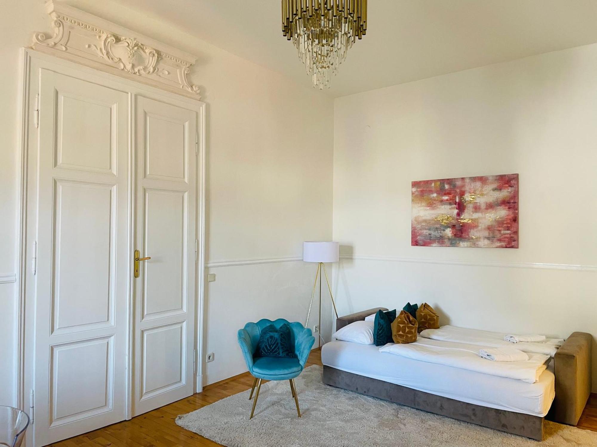 Apstay City Center Deluxe ǀ Free Parking ǀ Self Check-In Грац Екстериор снимка